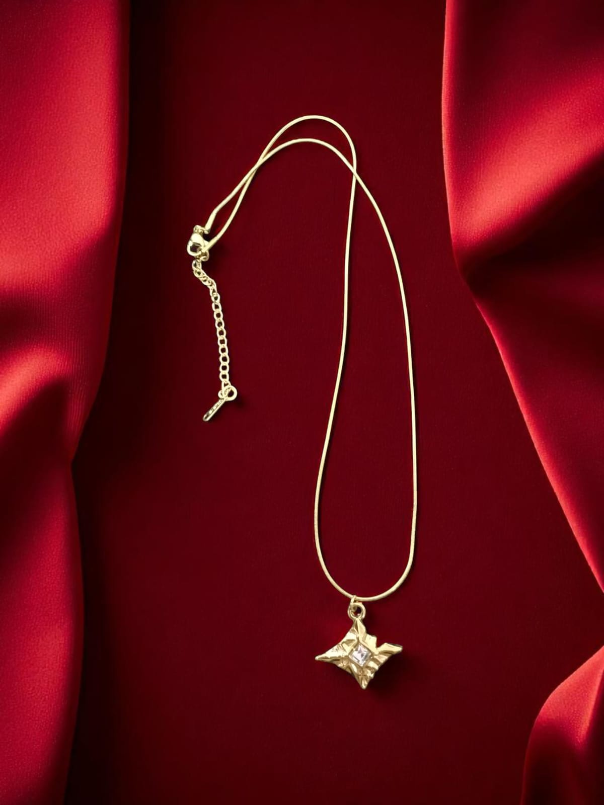 Elegant Anti-Tarnish Necklace for Women – Long Lasting Shine