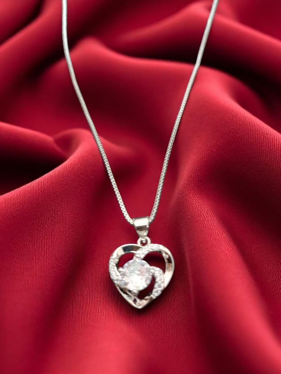 Women’s Anti-Tarnish Jewelry Necklace – Long Wear Protection