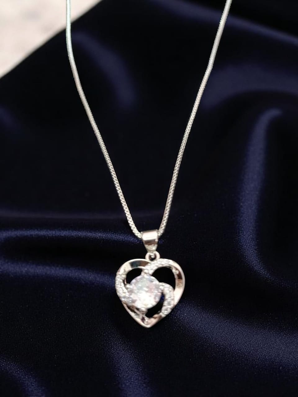 Women’s Anti-Tarnish Jewelry Necklace – Long Wear Protection