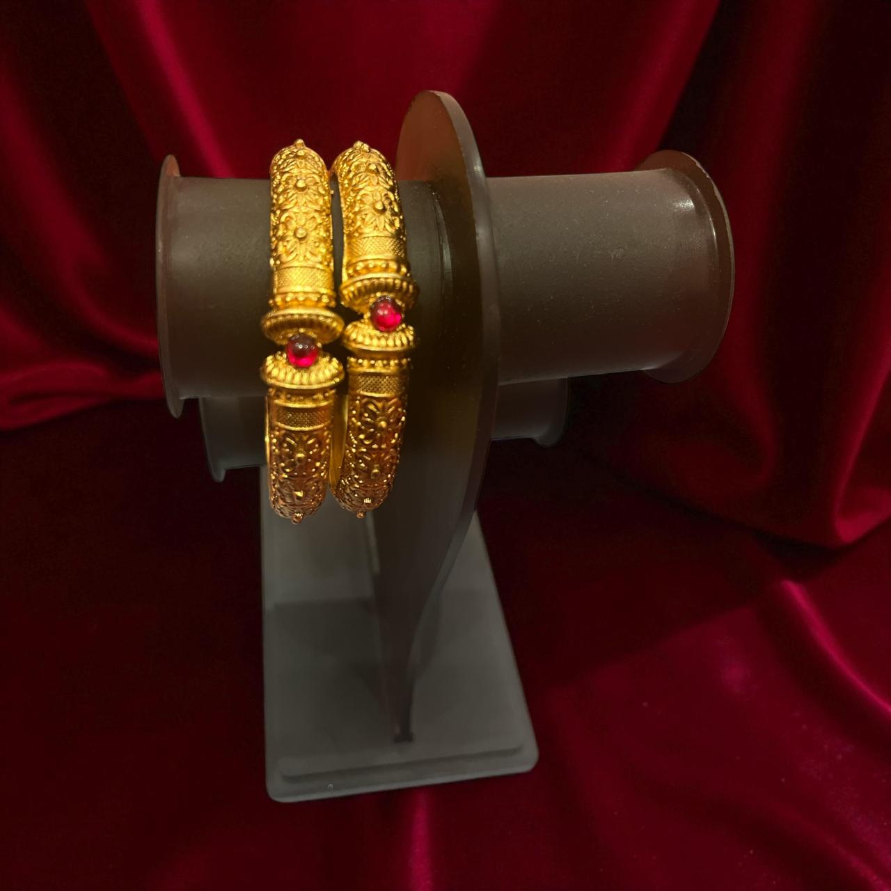 Gold Designer Bangles – 2 Piece Jewelry Set