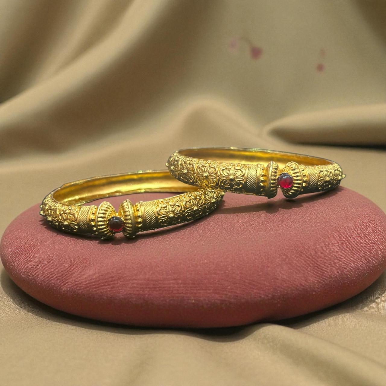 Gold Designer Bangles – 2 Piece Jewelry Set