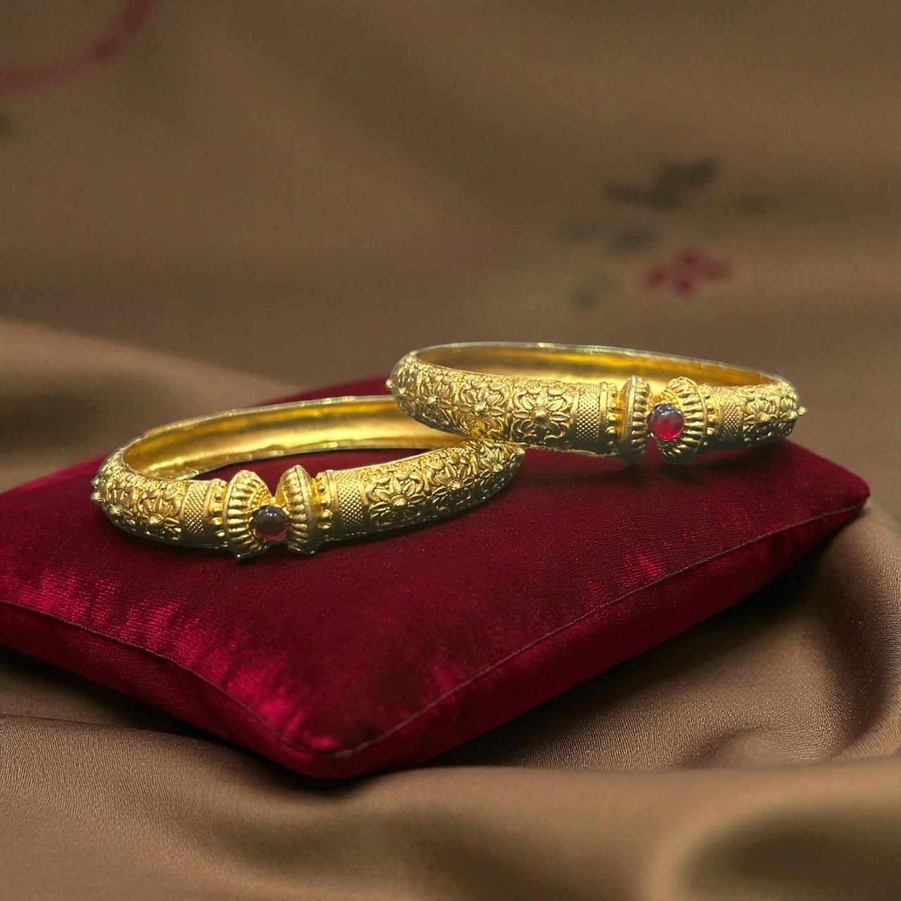 Gold Designer Bangles – 2 Piece Jewelry Set