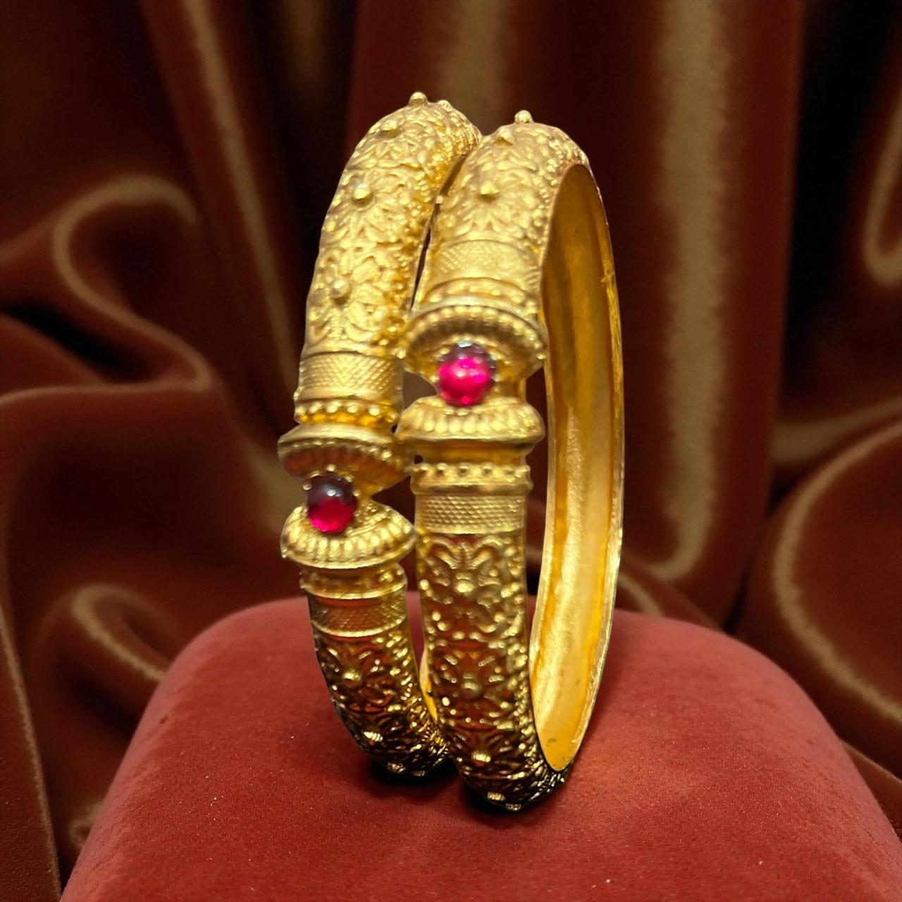Gold Designer Bangles – 2 Piece Jewelry Set
