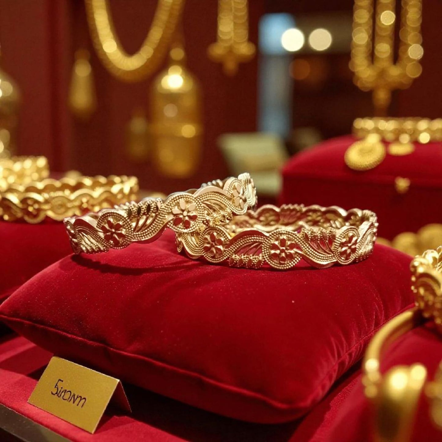 Gold Designer Bangles – 2 Piece Jewelry Set