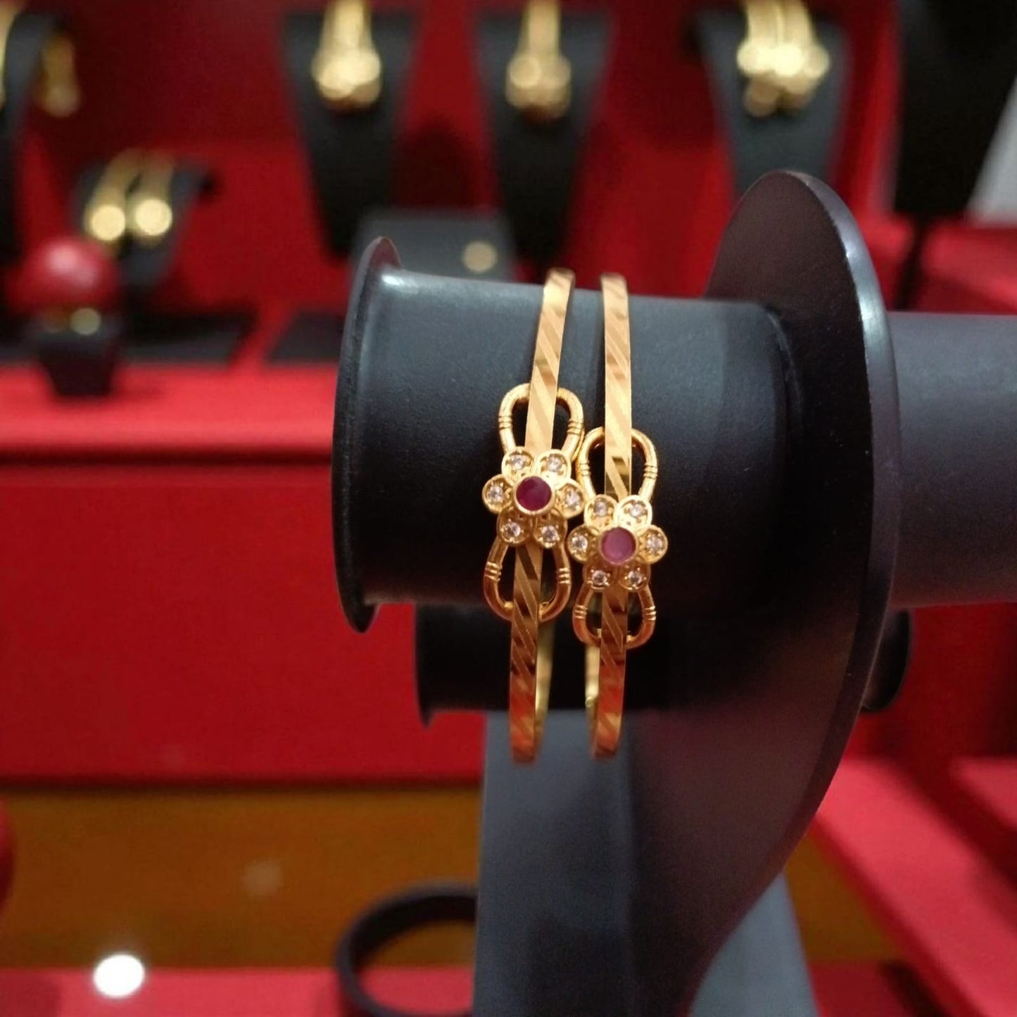 Gold Designer Bangles – 2 Piece Jewelry Set